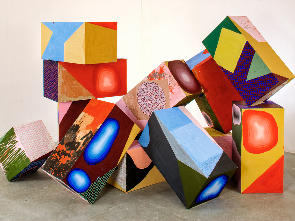 Philippe Richard, Mur, 2014, acrylique sur bois, 10 parallélépipèdes + 2 cubes, dimensions variables, Crédit photo Marc Plantec
