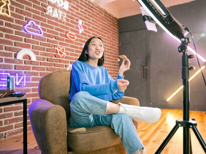 Jovem em video ao vivo nas redes sociais