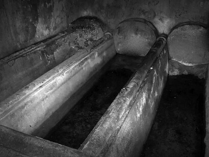 Fosas dentro del Mausoleo del Dr. Knoche