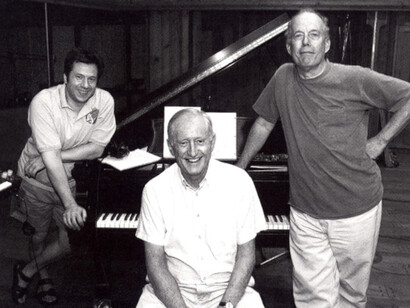Joe Ascione alla batteria, Eddie Higgings al piano e Jay Leonhart al basso
