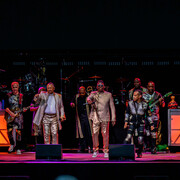 Gli Earth Wind and Fire si sono uniti a Carlos Santana per suonare un set di quattro ore al Jiffy Lube Live di Bristow, Virginia, il 20 agosto 2022. Foto di Joe Glorioso, All-Pro Reels