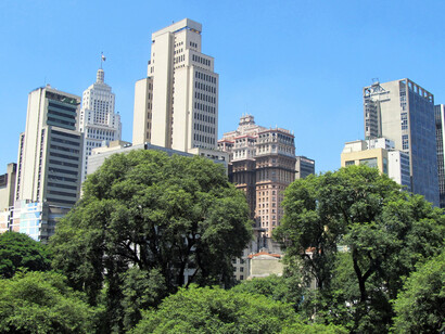 Vale do Anhangabaú, São Paulo, Brasil. O primeiro escritório de arquitetura paisagística liderado por uma mulher foi aberto por Rosa Kliass em 1970