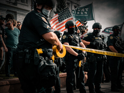 Donald Trump ya no pierde el tiempo en negar el crimen y la verdad es que tampoco le hace falta pues ello no va a mermar en lo más mínimo el apoyo de sus acólitos sino más bien todo lo contrario