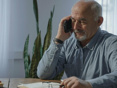 Pulei. Caí fora. Disse que não tinha condições de continuar e queria minha aplicação de volta. Alex, o trading, entrou na conversa e disse que o grupo paralisaria os investimentos até que eu resolvesse bancar os agora quase R$1,7 mil