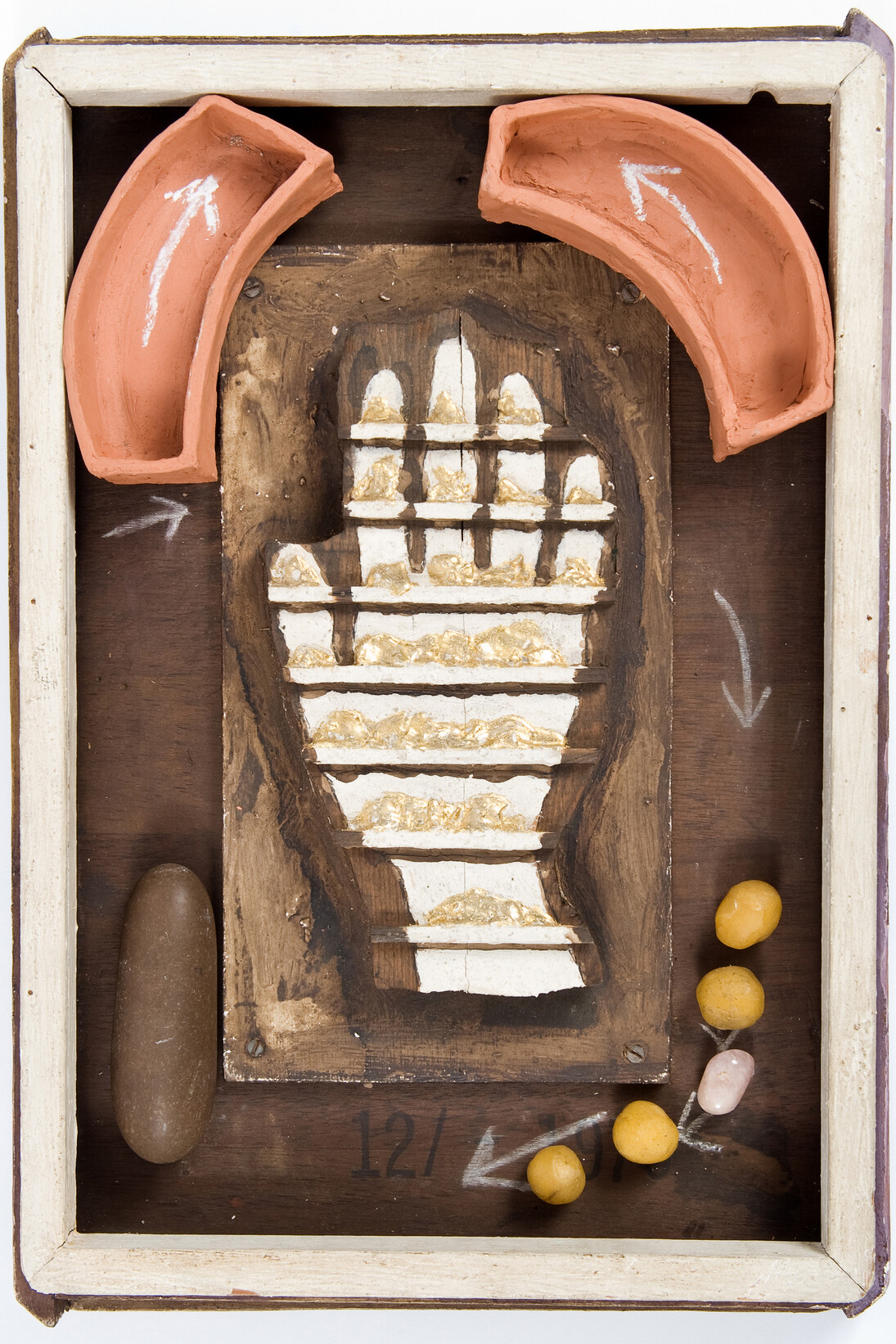 Paul Neagu, The Hand Collector, 1970, Chalk, gesso, paint, stone, terracotta, wax, wood, 5 x 33.3 x 49.5 cm, Laing Art Gallery, Newcastle-upon-Tyne / Bridgeman Images © Estate of Paul Neagu / DACS London 2015
