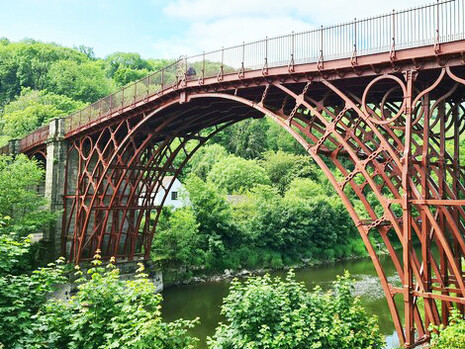 El puente sobre el rio Iron, Inglaterra