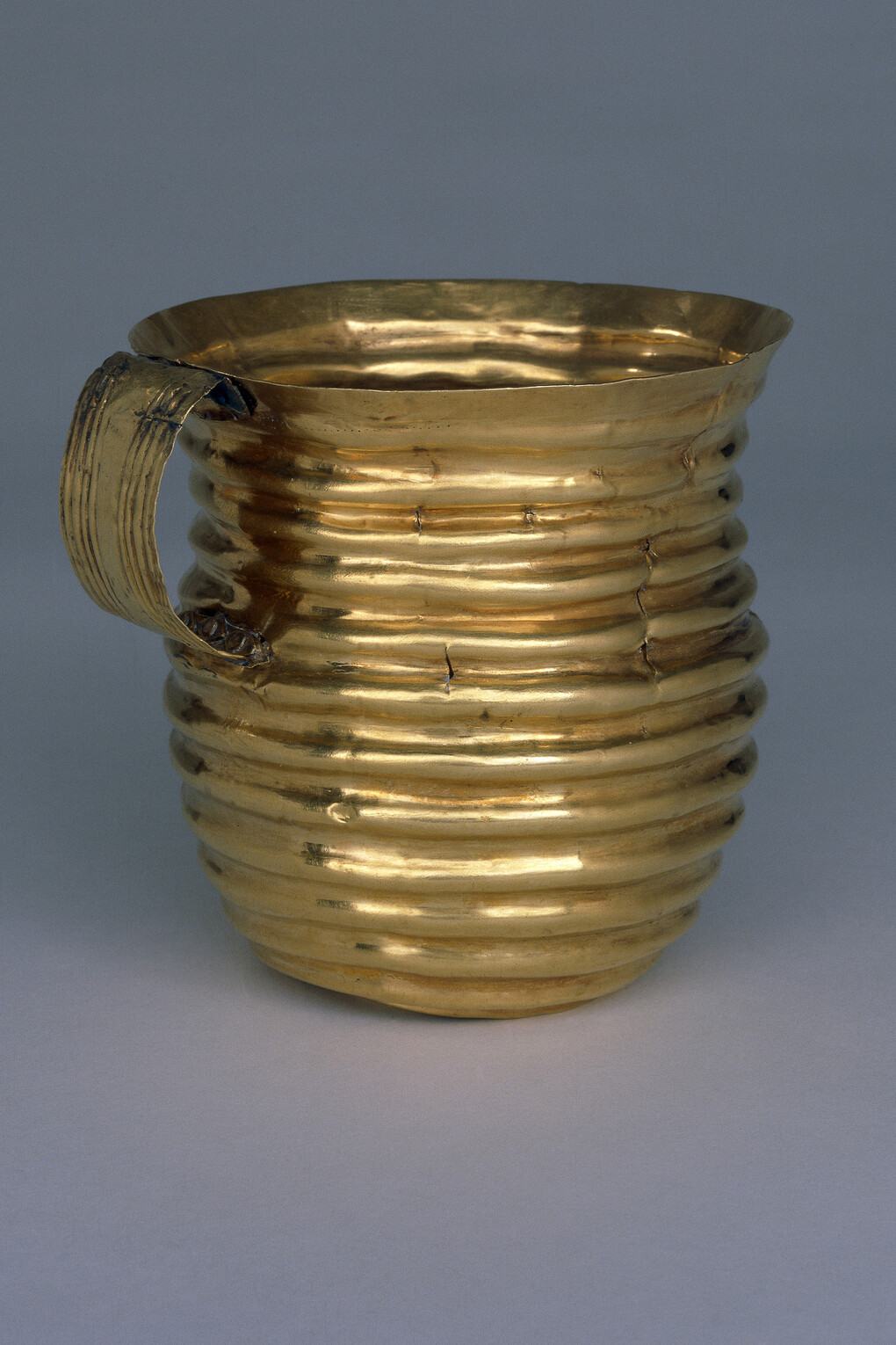 The Rillaton Cup, 1700-1500 BC (Early Bronze Age). Gold alloy, British. Royal Collection Trust | © Her Majesty Queen Elizabeth II 2015

