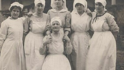 Addette all'assistenza materna. Foto: Archivi Unione Femminile Nazionale