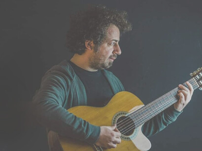 Il richiamo e l’abbandono, l'ultimo album strumentale di Luca Di Martino. La principale novità consiste nella scelta consapevole di ambientazioni ed effetti differenti che mi hanno allontanato dal suono "naturale" della chitarra classica proposto negli altri album
