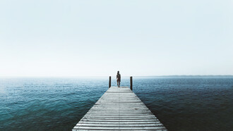 Orizzonte: attimo di eternità. Voglio vivere il mio presente come un tuffo nelle onde... e trovare l’energia che mi permetterà di vivere la mia eternità... ma ora in ogni attimo far sì che sia unico... immobile eterno... (Maddy)