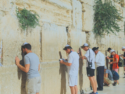 Muro de los Lamentos​ es el lugar más sagrado del judaísmo, vestigio del Templo de Jerusalén