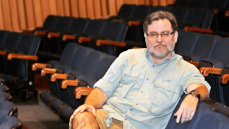 José Tomás Angola Heredia es un escritor, dramaturgo, poeta, narrador, director y actor teatral venezolano