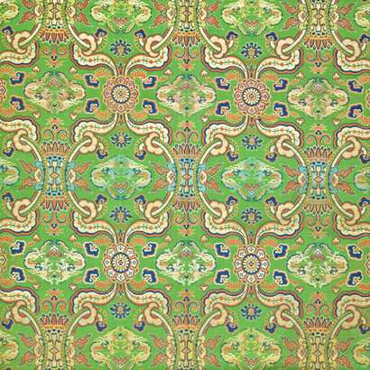 *Nishiki*. Arabesques renfermant des paires de dragons affrontés, accompagnés de nuages stylisés et de fleurs. Soie, lampas, fond sergé; lamelles de papier doré. Fin époque d’Edo, 1801-1868. CB-TJ-1927-100 © Copyright Fondation Baur, Genève 
