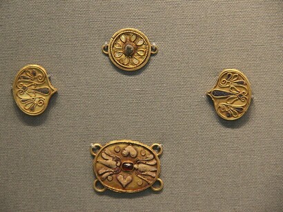 Hellenistic gold jewellery, Treasure Gallery, Altes Museum, Berlin, Germany