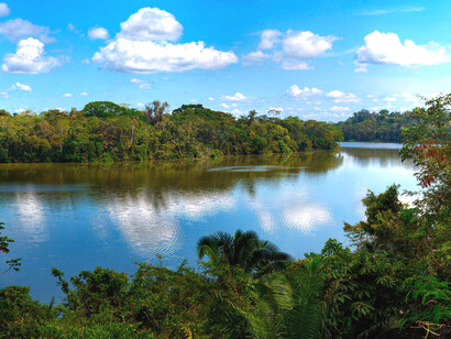 El río Tambopata es un río internacional, ya que un corto tramo forma frontera con Bolivia (departamento de La Paz)
