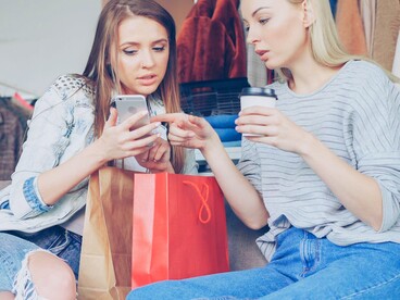 Ridurre gli acquisti superflui e riconsiderare il rapporto con gli oggetti può favorire una maggiore consapevolezza delle proprie necessità