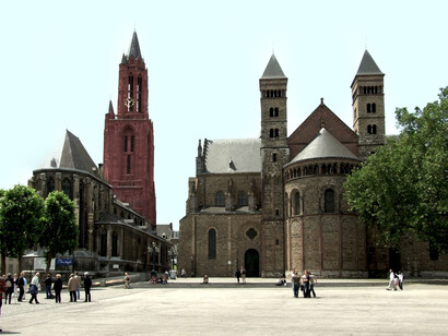 Located in the heart of Maastricht, Vrijthof is a spacious urban square with deep historical roots—once a Roman and Frankish cemetery, later transformed into a semi-private area tied to the Collegiate Church of Saint Servatius
