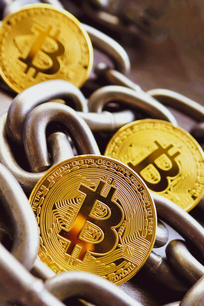 En el mundo de las estafas, lo que se vende no es solo dinero rápido, sino la ilusión de estar participando en algo excepcional, exclusivo y transformador