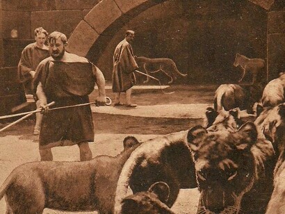 In "Quo Vadis" il cast è composto da cinquemila umani e 30 leoni, le riprese riempiono 2.250 metri di pellicola, la proiezione invece dei normali 10-30 minuti dura due ore
