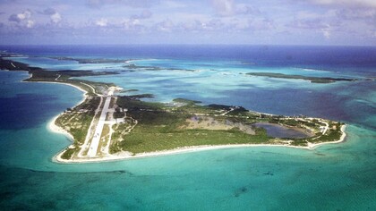 350 pessoas embarcaram no aeroporto de Miami com destino a ilha de Exuma, nas Bahamas