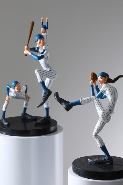 Kim Gyoung Min, Baseball family, Acrylic on bronze, 22x30x35cm (mom), 32x29x54.cm (dad)