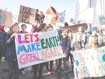 Hundreds of children joined protesters outside Glasgow City Chambers to voice their opinion on climate change