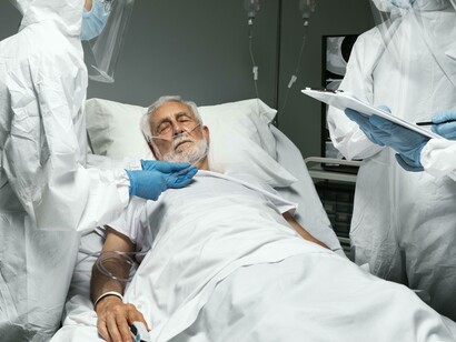 Él se despedía de verdad. Pensé en sus últimos momentos. Le imaginé en su butaca de orejeras viendo el río