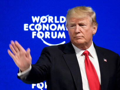 Donald Trump, como parte de la galería de líderes de extrema derecha, instrumentalizó el discurso de la libertad para justificar políticas antiinmigrantes, incluyendo acuerdos aberrantes como pagar a Nayib Bukele por deportaciones masivas