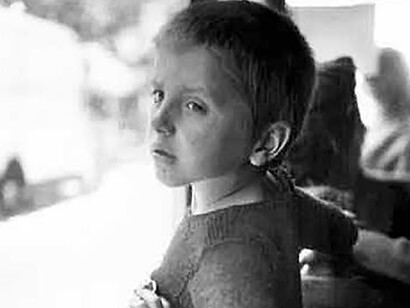 Enfant juif caché pendant la guerre. "Je n’avais pas de nom, on m’appelait « le p’tit », puis « Loulou » ou le « le p’tit Loulou », parce que les loups se cachent"