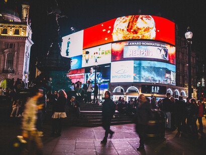 A praça de Picadilly em Londrés, Inglaterra