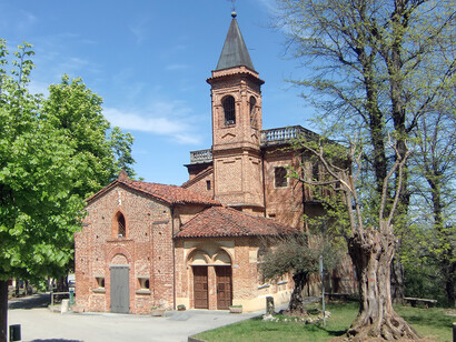 Montà d'Alba. Santuario dei Piloni