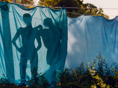 Tyler Mitchell, Untitled (Blue laundry line), 2019. Courtesy of Photo Elysée