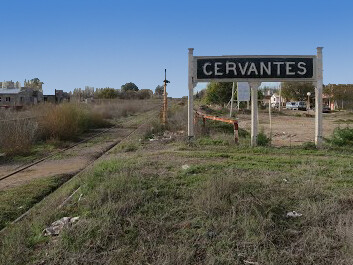 Cervantes es una localidad del Alto Valle de Río Negro, Argentina, rodeada de chacras y atravesada por la Ruta Nacional 22
