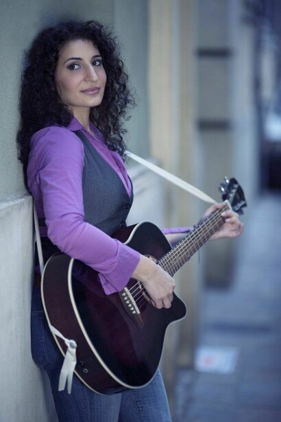 Irene Jalenti alla chitarra