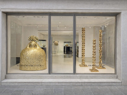 Artisti vari, …Tutto ciò che (ri)luccica, veduta dell’esposizione. Cortesia di Contini Art Gallery