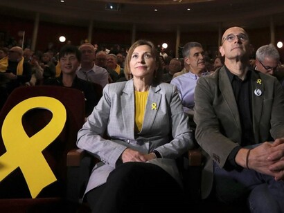Mitín de ERC con la butaca vacía de Oriol Junqueras ocupada con un simbólico lazo amarillo