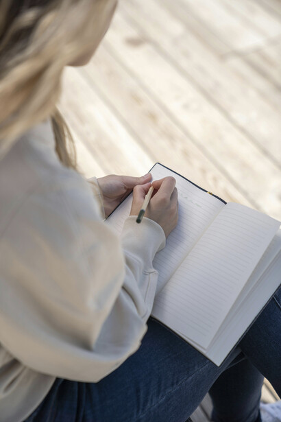 Ser autoconsciente ayuda a cerrar los escritos. Preguntarle al cuerpo lo que sí corresponde y lo que no a partir de las sensaciones que produce lo escrito