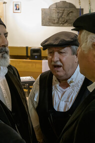 Un momento del canto a Tasgia del Coro Gavino Gabriel di  Tempio Pausania, al centro Giuseppe Sotgiu, Boci, foto Carlo Vigliano