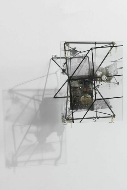 Robert Rauschenberg, Dry Cell, 1962, silkscreen and oil on Plexiglas, with metal coat hanger, wire, string, sound transmitter, circuit board, and battery-powered motor, on metal folding camp stool, 15 x 12 x 15 3/8 inches (38,1 x 30,5 x 39, 1 cm). © Robert Rauschenberg Foundation/ licensed by VAGA, New York