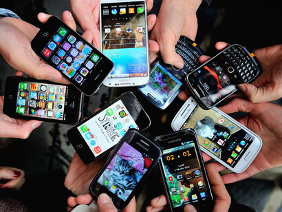 Una persona, un teléfono