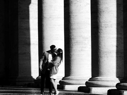 A truly romantic moment of clients inside the Bernini Colonnade in Saint Peter’s Square, Vatican City
