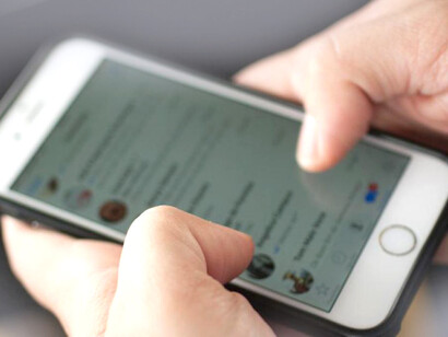 Se recomienda desactivar la función de confirmación de lectura que viene incorporada en WhatsApp para reducir la sensación de angustia por contestar de manera inmediata