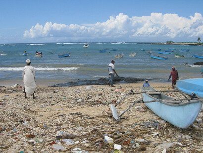 Chindini Plage, lance bimotori fanno la spola con l'isola Moheri