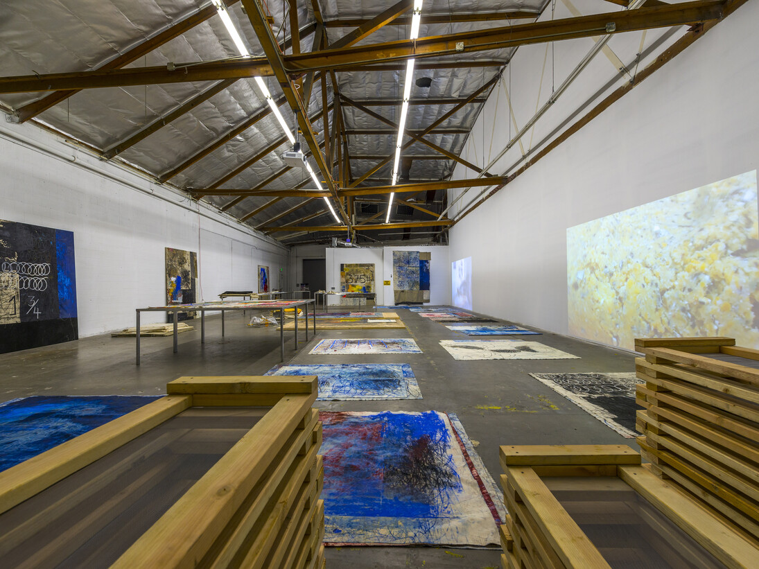 Vue de l’exposition / Exhibition view: Oscar Murillo: Distribution Center , The Mistake Room, Los Angeles, CA, 2014. Photo Credit: Joshua White/JW Pictures. Courtesy the artist and Marian Goodman Gallery, Paris