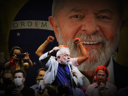 Lula da Silva pronuncia un discurso frente a sus seguidores, luego de conocer los resultados de las elecciones presidenciales celebradas el 30 de octubre de 2022