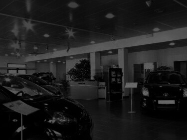 La capa di Sara, Marisa, ha la proprietà di 17 concessionarie, è molto diversa dal capo di Marta