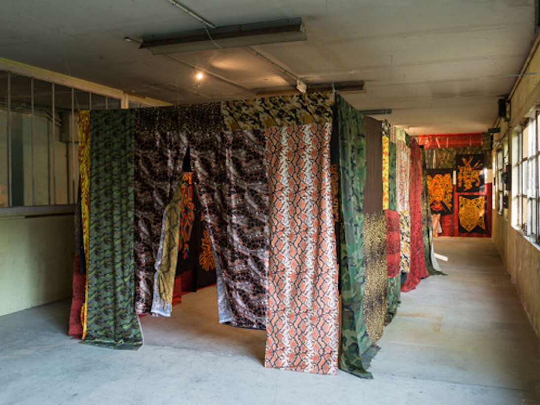 Sphères 9, Exhibition view. Courtesy of Galleria Continua