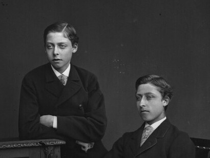 John Snow con un hermano