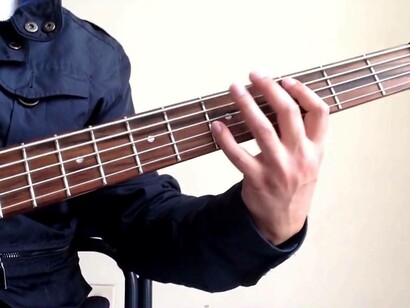 Tocando el bajo