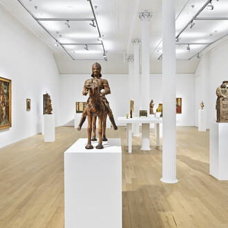 Treasures of the medieval world, exhibition view. Courtesy of Luhring Augustine 